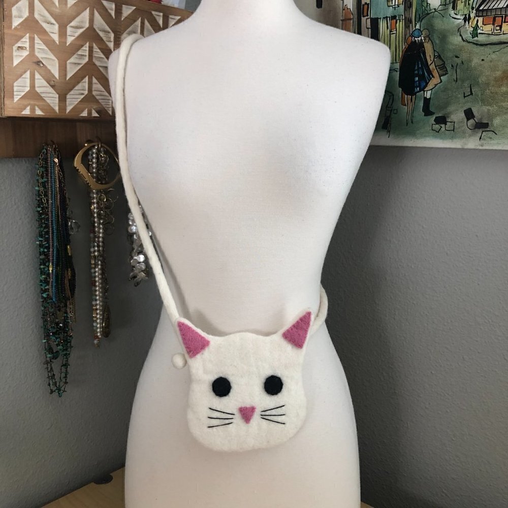 BNB Boiled Wool Kitten Zip Crossbody Bag Women's White & Pink Made in Nepal NEW